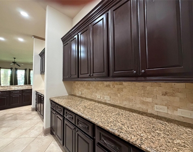 6223 Duke Trail Lane - Photo Thumbnail 7