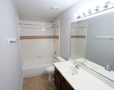 6119 Lakenshire Falls Lane - Photo Thumbnail 31