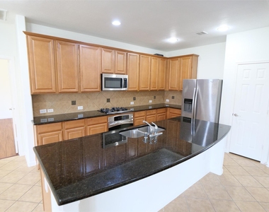 6119 Lakenshire Falls Lane - Photo Thumbnail 11