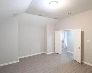 6119 Lakenshire Falls Lane - Photo Thumbnail 23