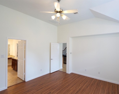 6119 Lakenshire Falls Lane - Photo Thumbnail 16