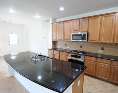 6119 Lakenshire Falls Lane - Photo Thumbnail 12