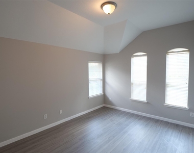 6119 Lakenshire Falls Lane - Photo Thumbnail 26