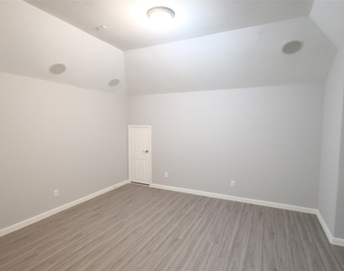 6119 Lakenshire Falls Lane - Photo Thumbnail 22