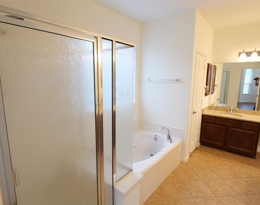 6119 Lakenshire Falls Lane - Photo Thumbnail 17