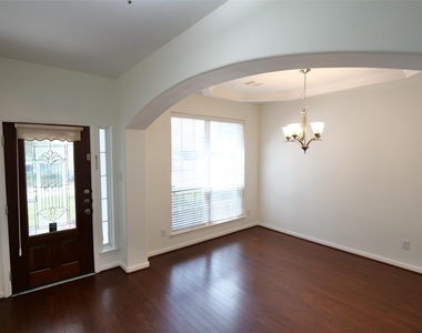 6119 Lakenshire Falls Lane - Photo Thumbnail 2