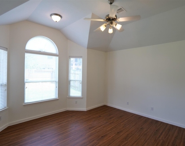 6119 Lakenshire Falls Lane - Photo Thumbnail 15