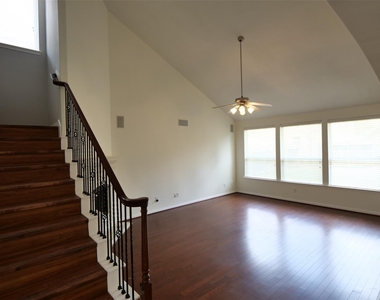 6119 Lakenshire Falls Lane - Photo Thumbnail 7