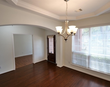6119 Lakenshire Falls Lane - Photo Thumbnail 4
