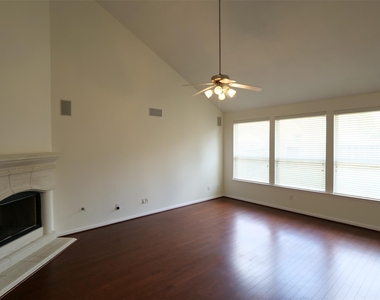 6119 Lakenshire Falls Lane - Photo Thumbnail 8
