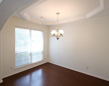 6119 Lakenshire Falls Lane - Photo Thumbnail 3