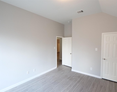 6119 Lakenshire Falls Lane - Photo Thumbnail 28