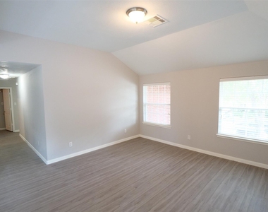 6119 Lakenshire Falls Lane - Photo Thumbnail 20