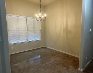 230 Hollywood - Photo Thumbnail 4