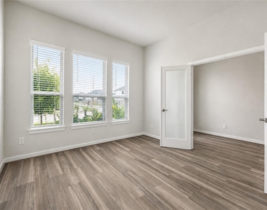 9219 Edgeberry Drive - Photo Thumbnail 5