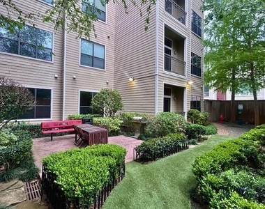 400 Mcgowen Street - Photo Thumbnail 16
