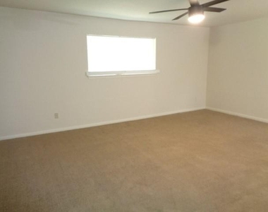 1374 Gentle Bend Drive - Photo Thumbnail 8