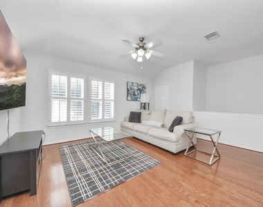 943 W Heights Hollow Lane - Photo Thumbnail 9