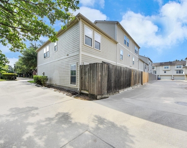 943 W Heights Hollow Lane - Photo Thumbnail 22