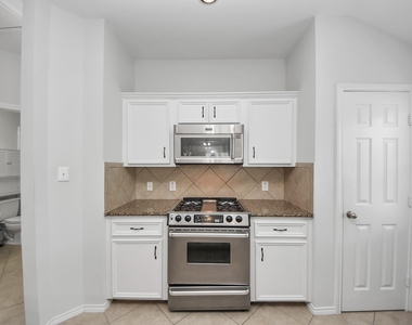 943 W Heights Hollow Lane - Photo Thumbnail 16