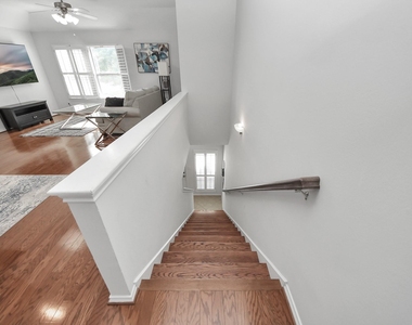 943 W Heights Hollow Lane - Photo Thumbnail 8