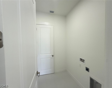 4229 Nw 32nd Street - Photo Thumbnail 36