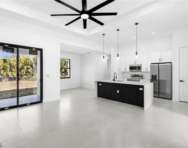 1117 Ne 14th Terrace - Photo Thumbnail 2