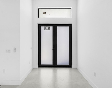 1117 Ne 14th Terrace - Photo Thumbnail 1