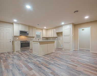 722 Venice Street - Photo Thumbnail 10