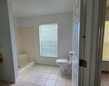 1014 Nw 31st Place - Photo Thumbnail 20