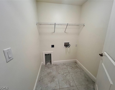 3322 Sw 17th Place - Photo Thumbnail 5