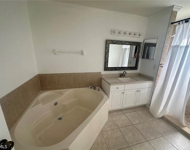 2115 Nw 19th Avenue - Photo Thumbnail 11
