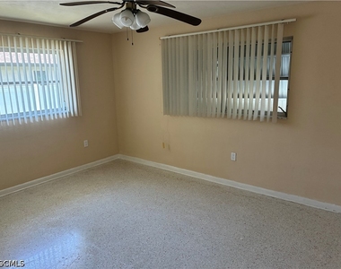3709 Se 17th Place - Photo Thumbnail 1