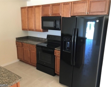 1020 Se 24th Avenue - Photo Thumbnail 2