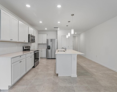 1533 Lake Jessup Circle - Photo Thumbnail 10