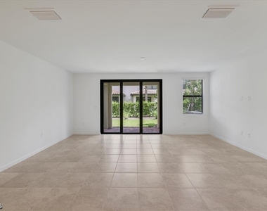 1533 Lake Jessup Circle - Photo Thumbnail 14