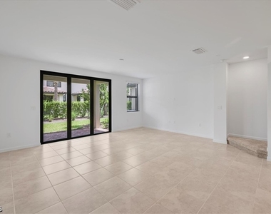 1533 Lake Jessup Circle - Photo Thumbnail 15