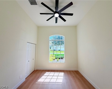 11001 Sea Tropic Lane - Photo Thumbnail 9