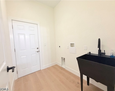 11001 Sea Tropic Lane - Photo Thumbnail 17