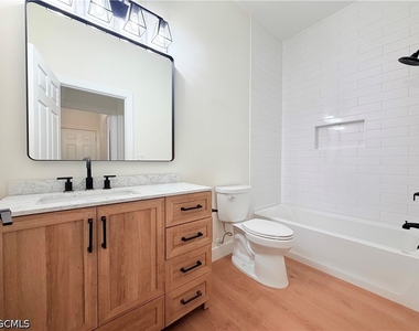 11001 Sea Tropic Lane - Photo Thumbnail 6