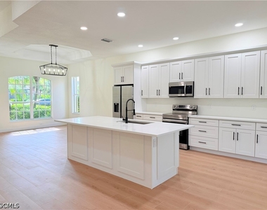 11001 Sea Tropic Lane - Photo Thumbnail 4