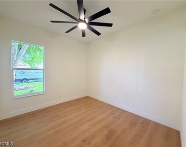 11001 Sea Tropic Lane - Photo Thumbnail 7