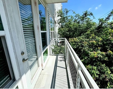 1111 N Durham Drive - Photo Thumbnail 10