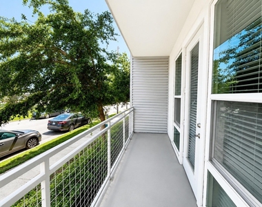 1111 N Durham Drive - Photo Thumbnail 23
