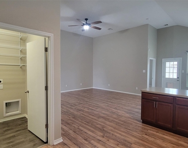 5426 Floral Valley Lane - Photo Thumbnail 8