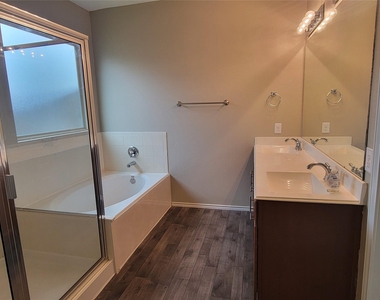 5426 Floral Valley Lane - Photo Thumbnail 13