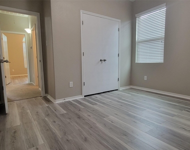 5426 Floral Valley Lane - Photo Thumbnail 15