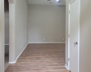 5426 Floral Valley Lane - Photo Thumbnail 2