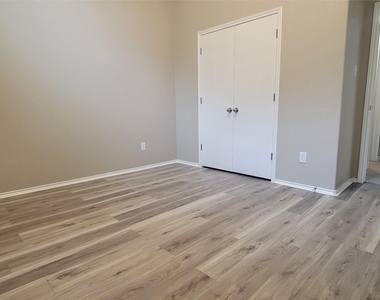 5426 Floral Valley Lane - Photo Thumbnail 17