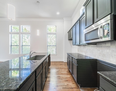 2426 Bevis Street - Photo Thumbnail 14